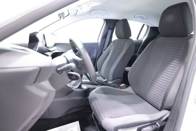 PEUGEOT 208 6