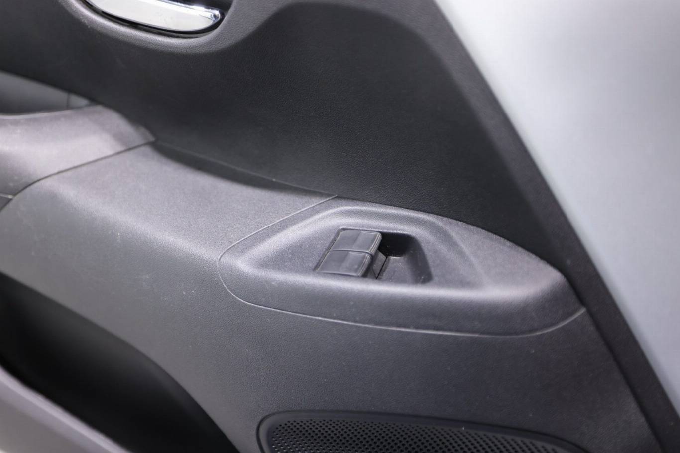 PEUGEOT 108 29