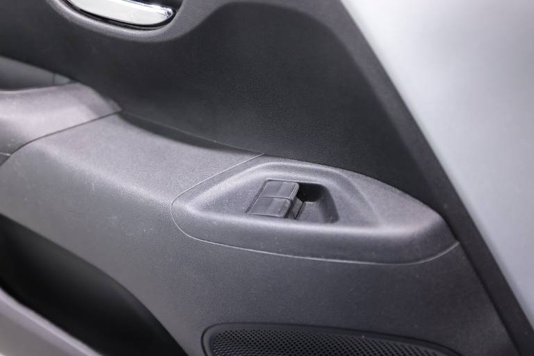PEUGEOT 108 29