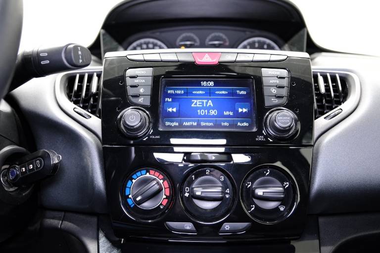 LANCIA Ypsilon 23