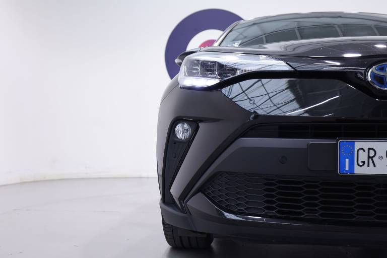 TOYOTA C-HR 4
