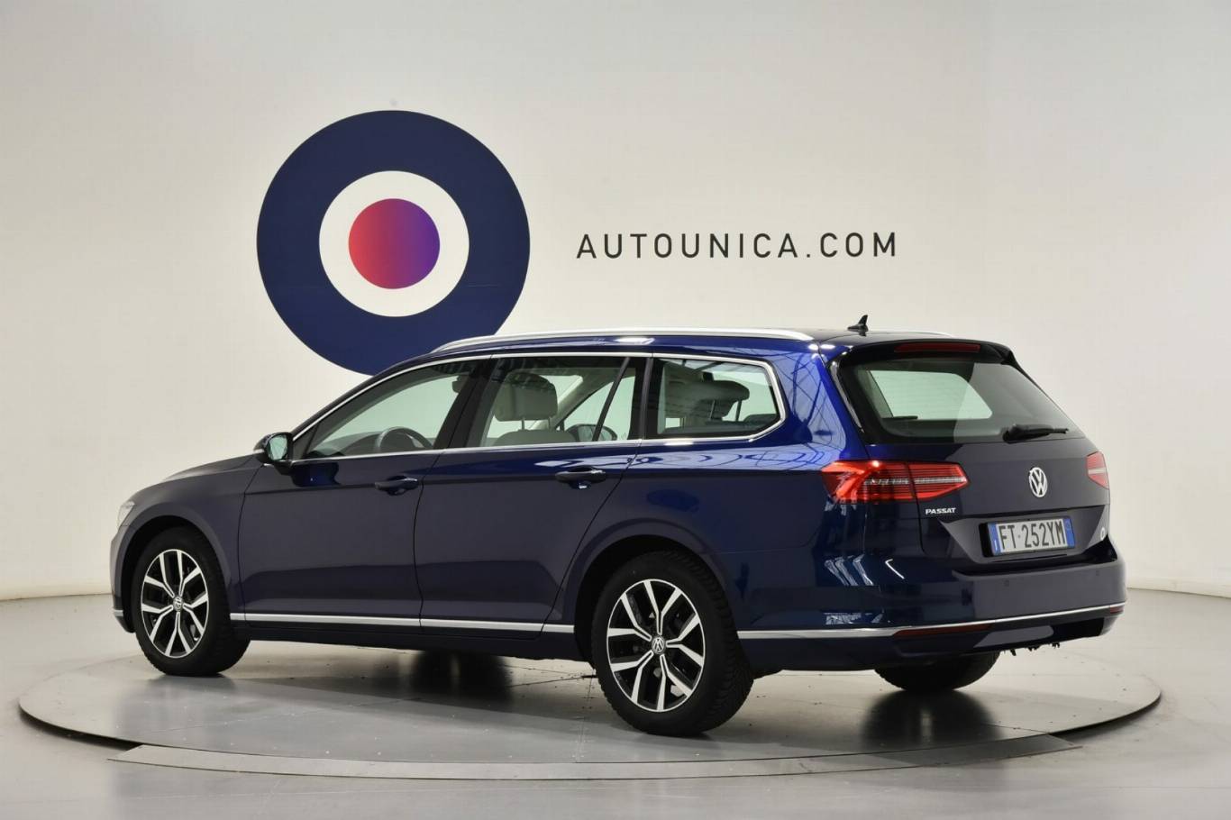 VOLKSWAGEN Passat Variant 2