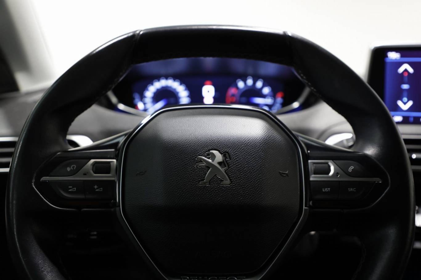 PEUGEOT 3008 7