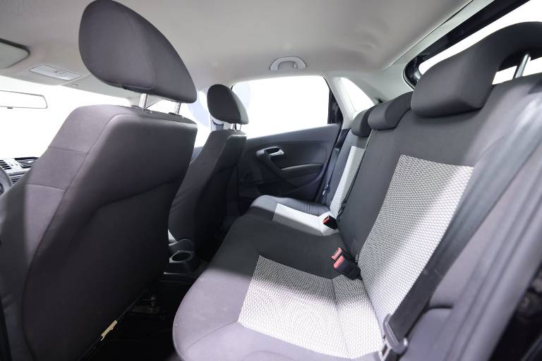 VOLKSWAGEN Polo 28