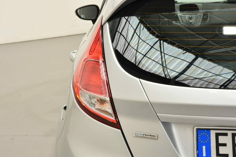 FORD Fiesta 17