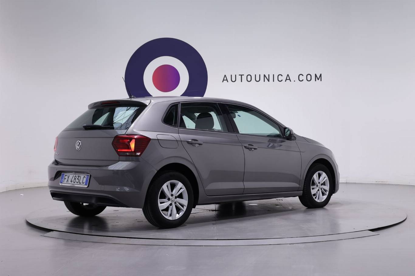 VOLKSWAGEN Polo 5