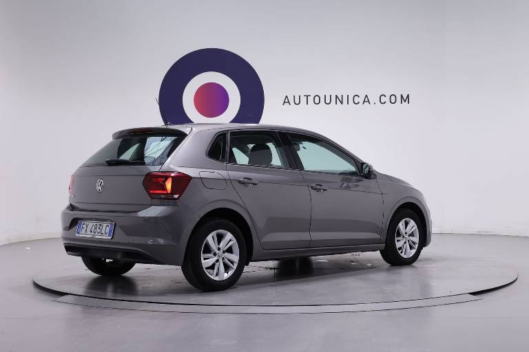 VOLKSWAGEN Polo 5