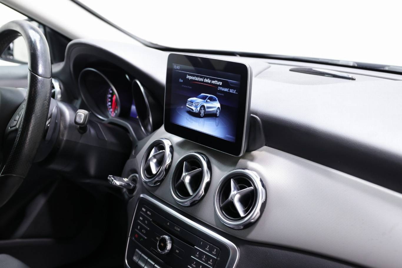 MERCEDES-BENZ GLA 200 44