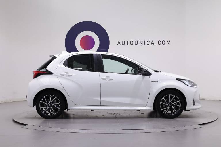 TOYOTA Yaris 4