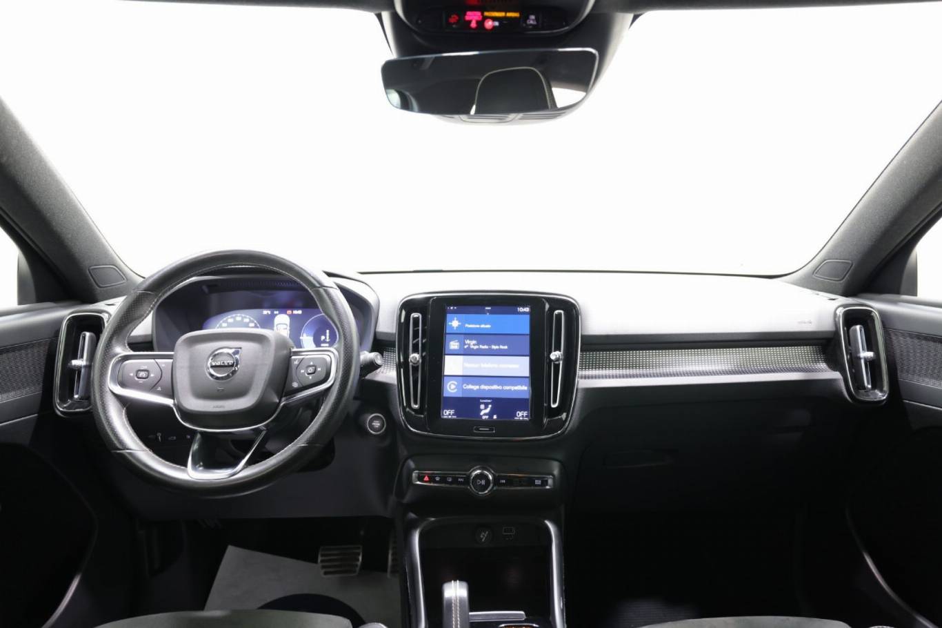 VOLVO XC40 10