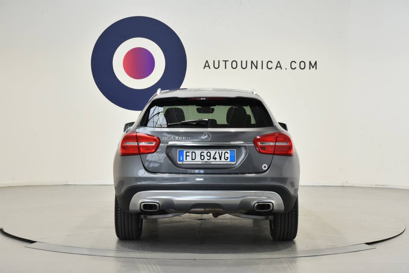 MERCEDES-BENZ GLA 200 8