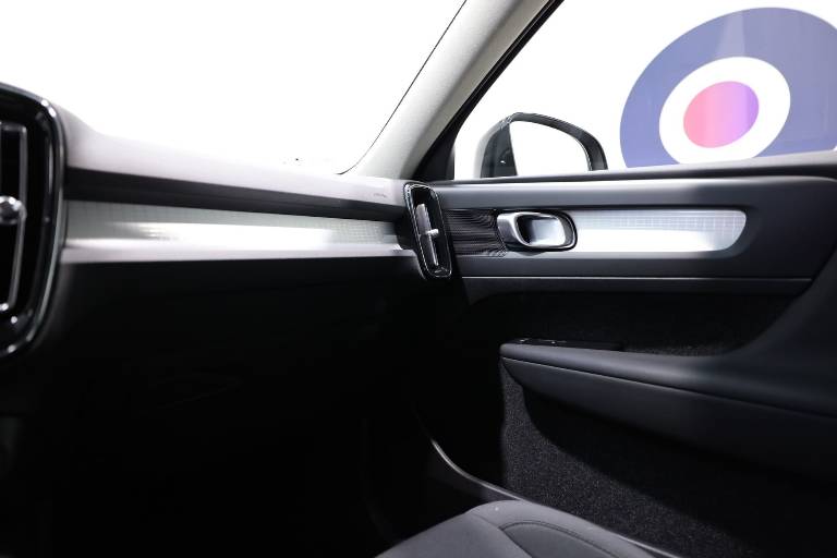 VOLVO XC40 31