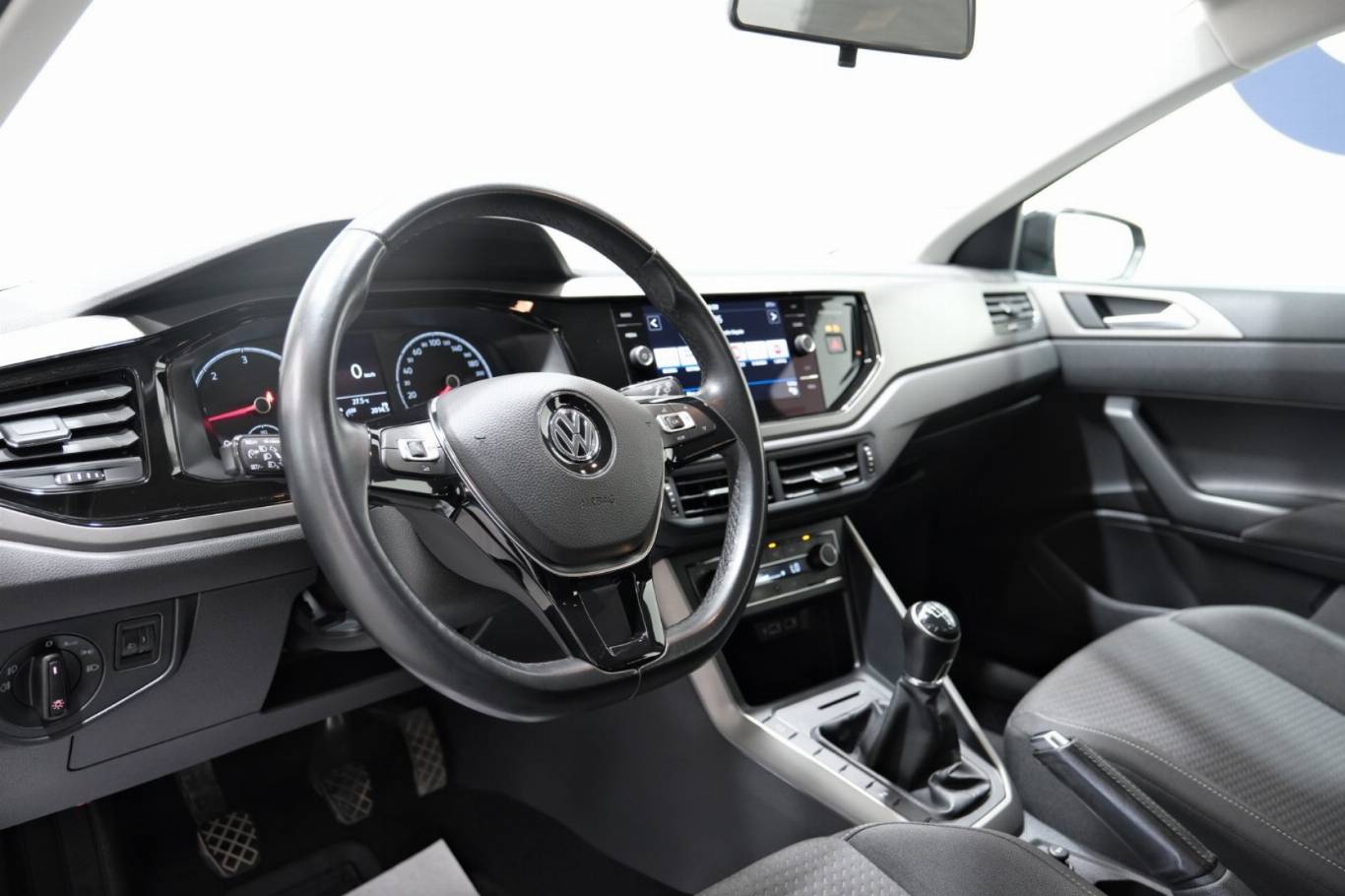 VOLKSWAGEN Polo 5