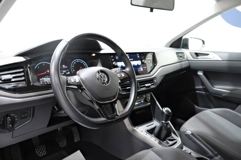VOLKSWAGEN Polo 5