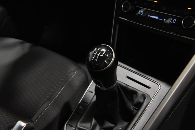 VOLKSWAGEN Polo 18