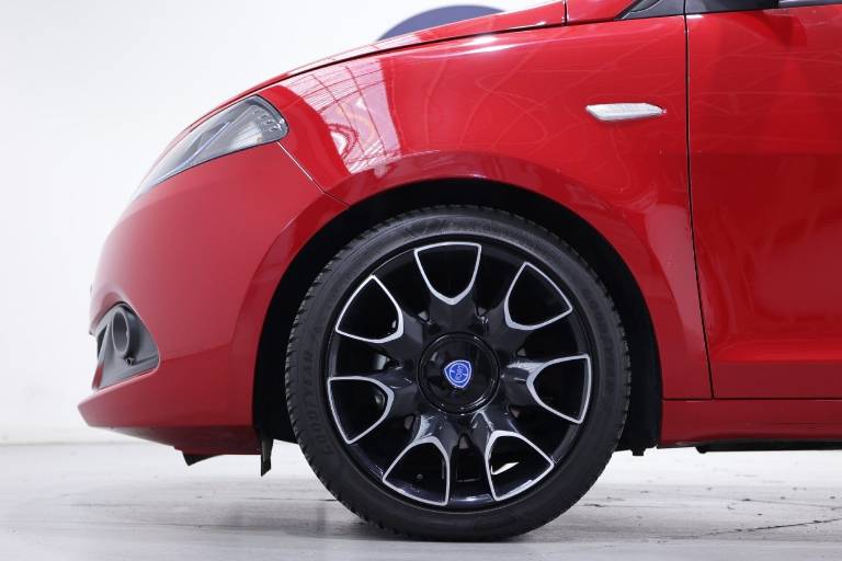 LANCIA Ypsilon 17
