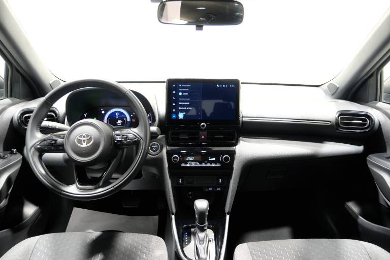 TOYOTA Yaris Cross 9