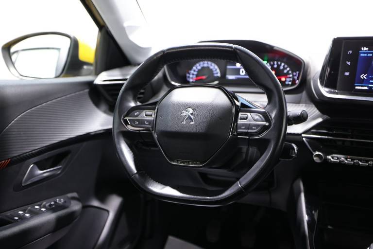 PEUGEOT 208 37