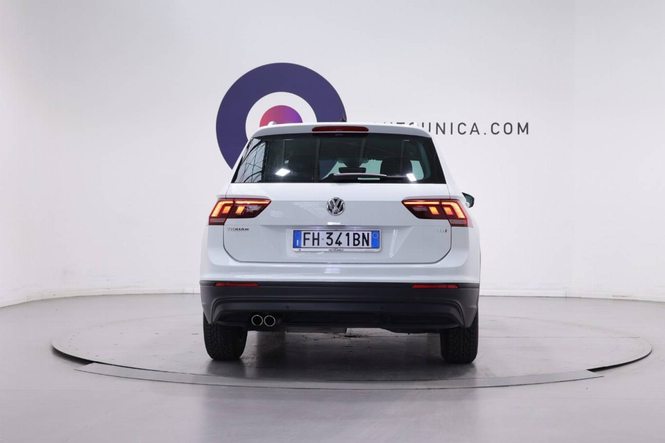 VOLKSWAGEN Tiguan 16