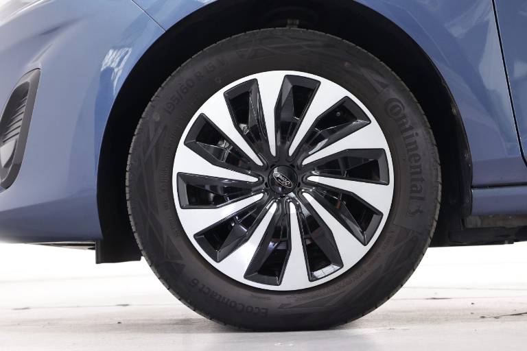 FORD Fiesta 13