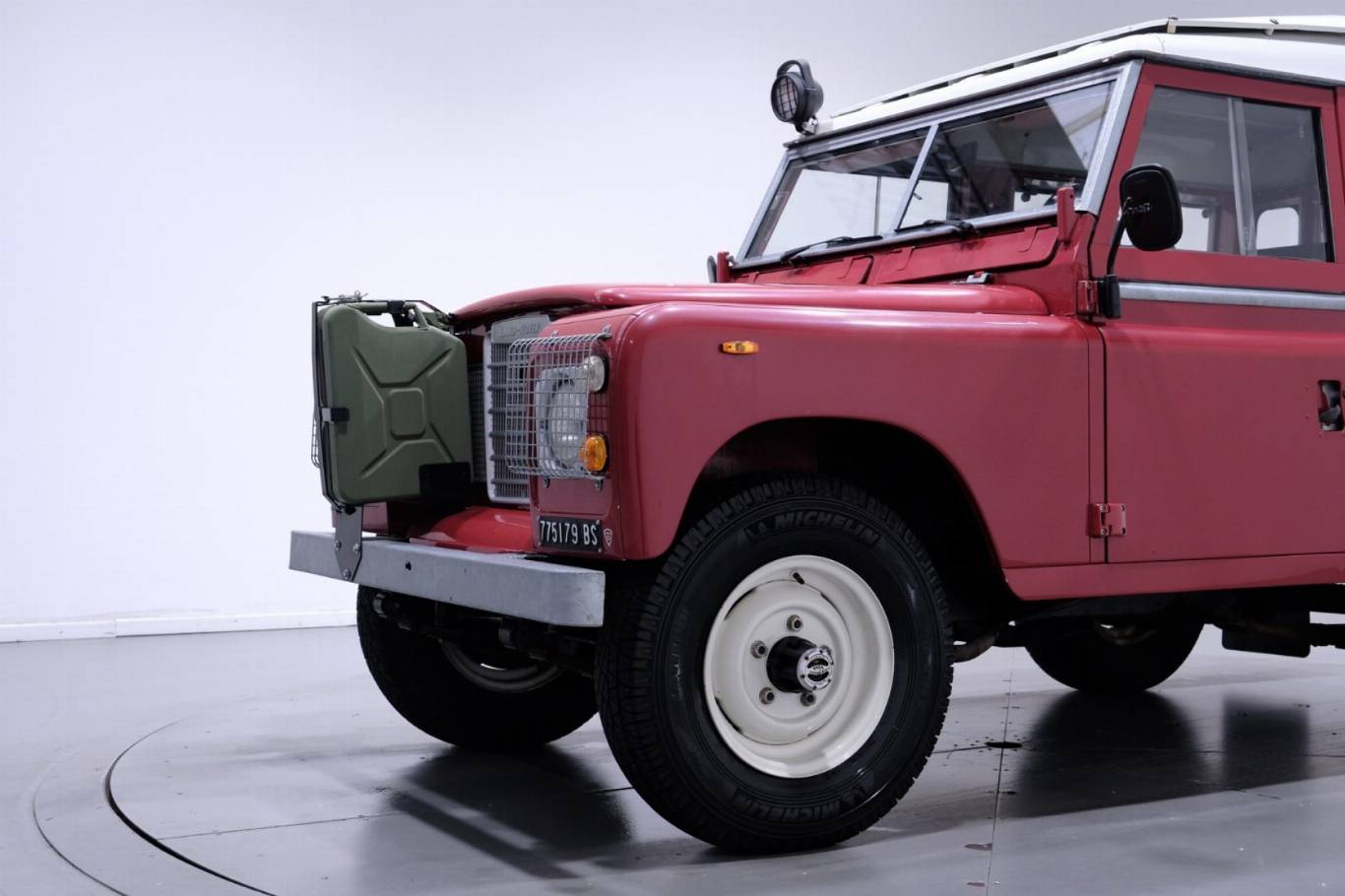 LAND ROVER Defender 34