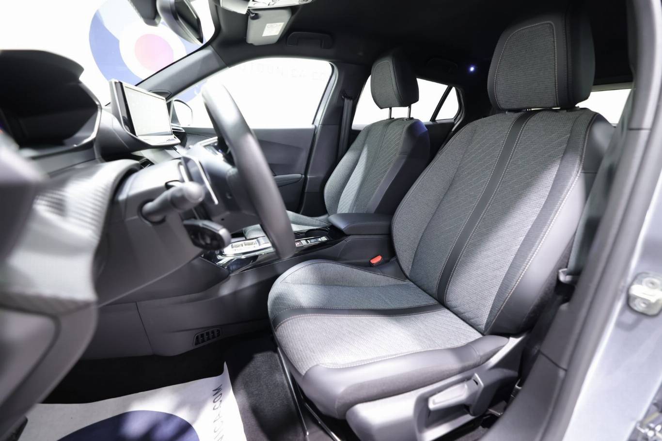 PEUGEOT 2008 6