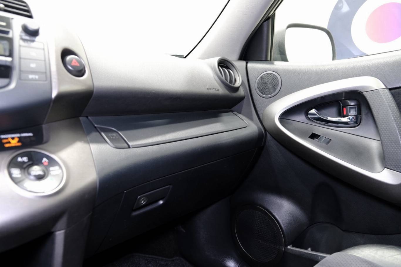 TOYOTA RAV 4 MY23 34