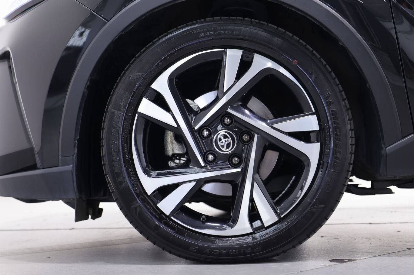 TOYOTA C-HR 12