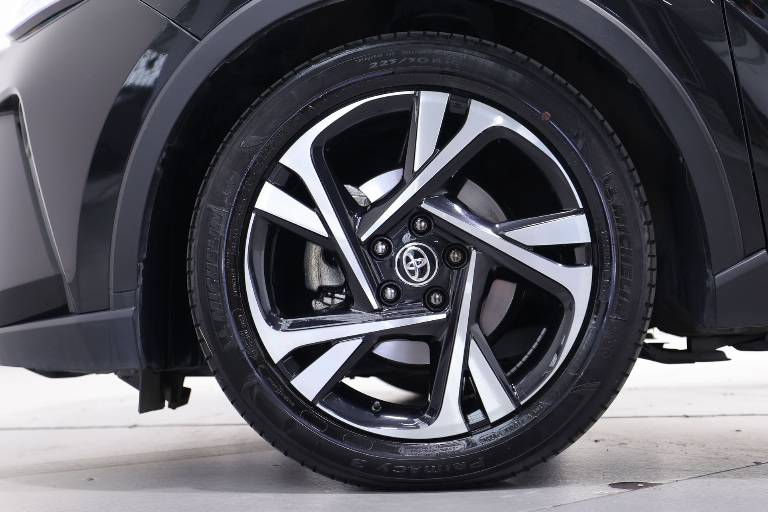 TOYOTA C-HR 12