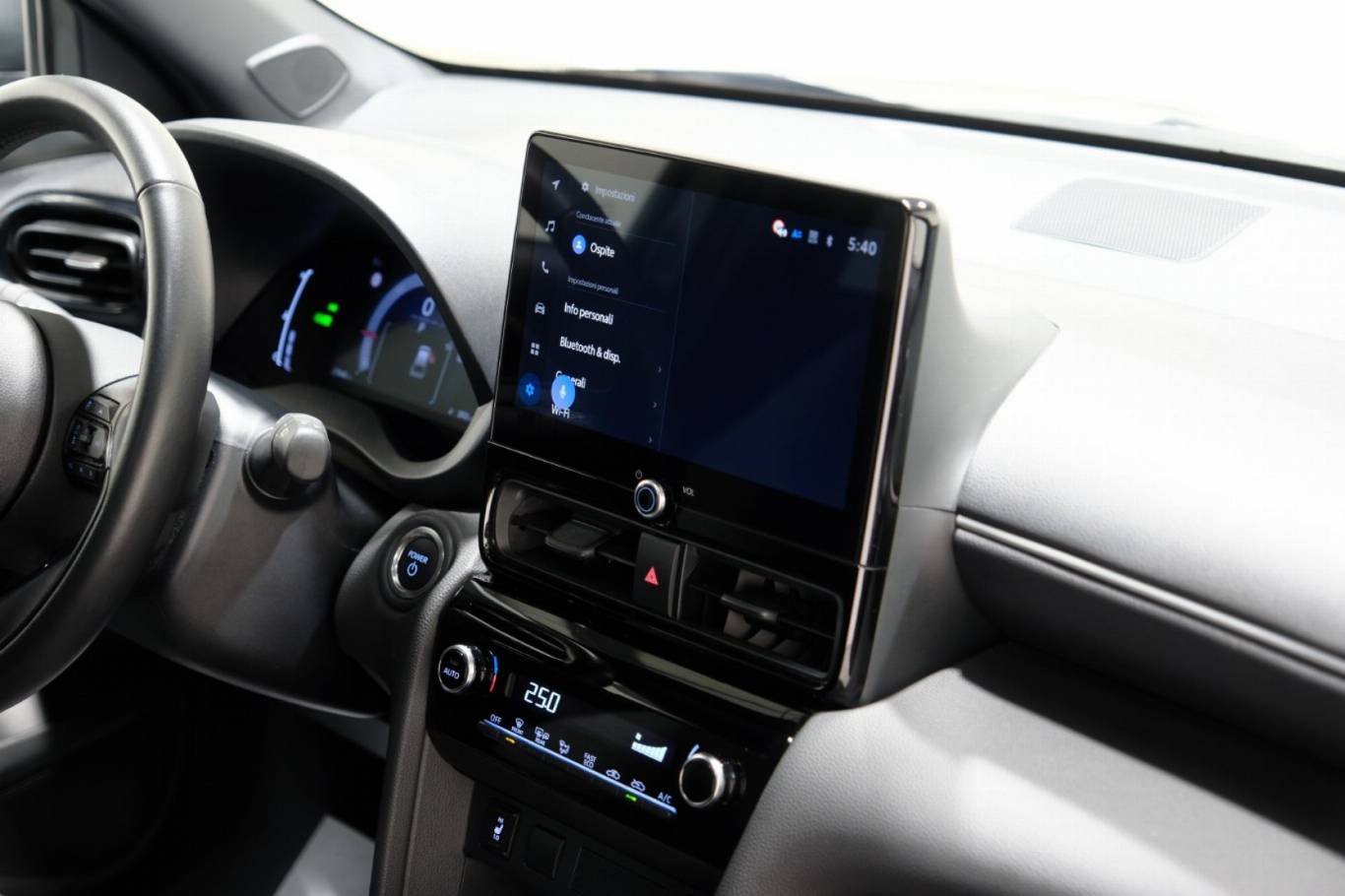 TOYOTA Yaris Cross 56