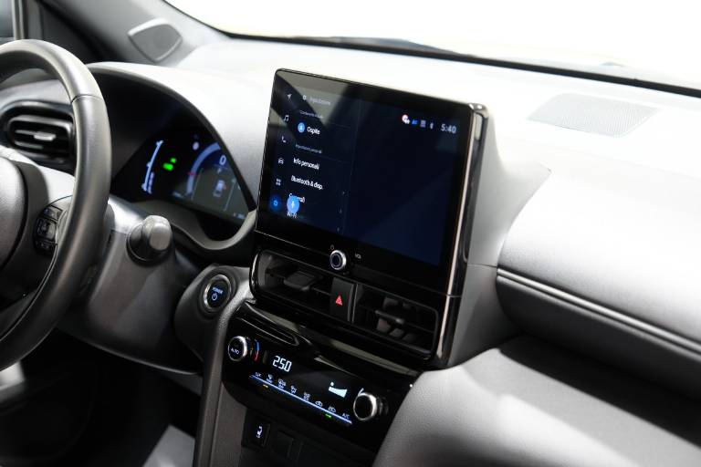 TOYOTA Yaris Cross 56