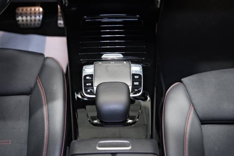 MERCEDES-BENZ A 180 46