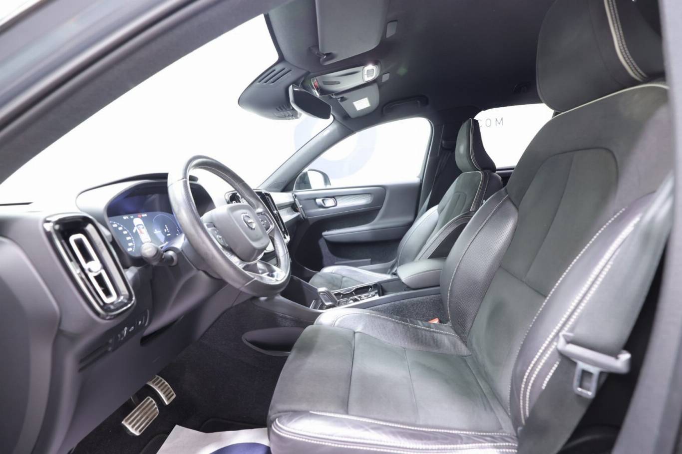 VOLVO XC40 19