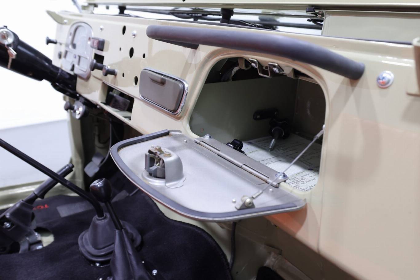 TOYOTA Land Cruiser 38