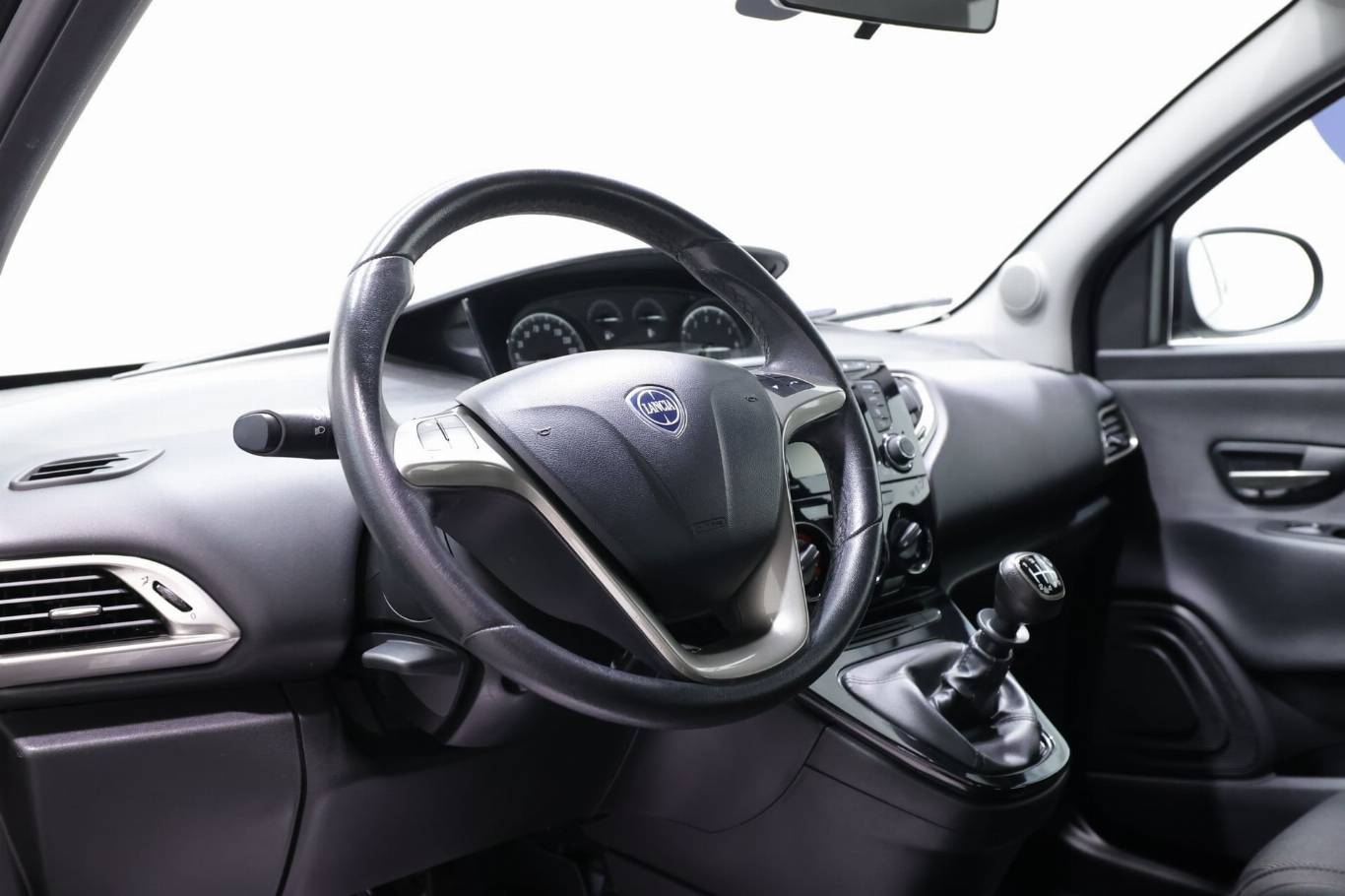 LANCIA Ypsilon 13