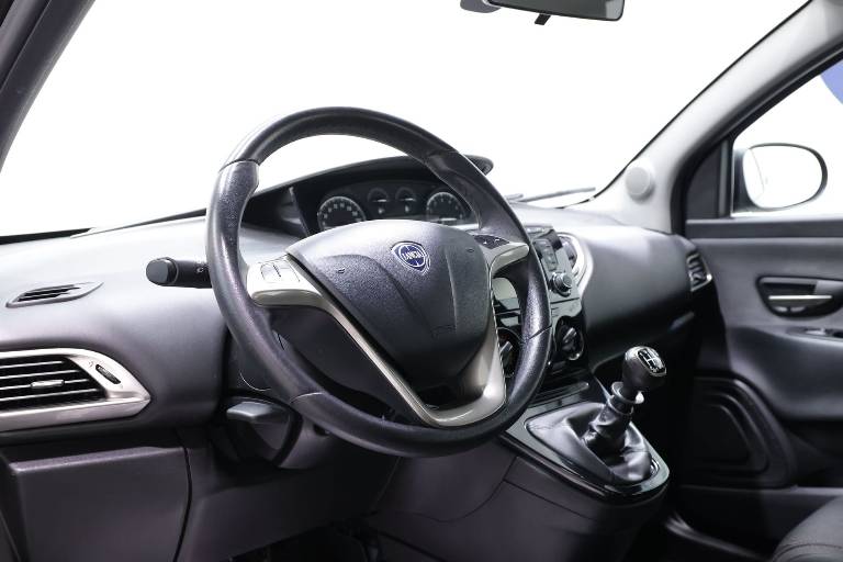 LANCIA Ypsilon 13