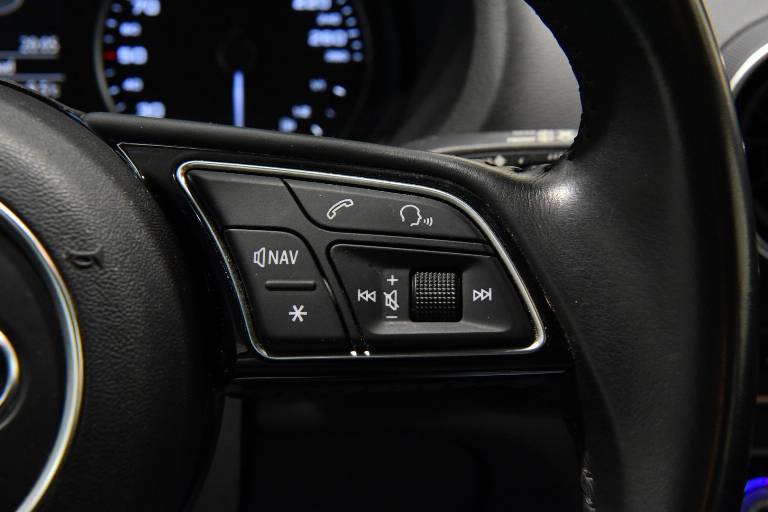 AUDI A3 8