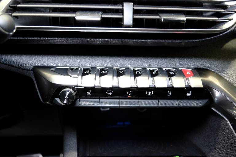 PEUGEOT 3008 30