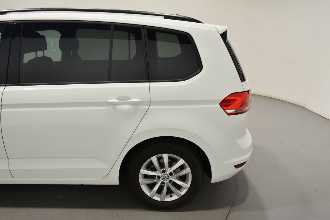 VOLKSWAGEN Touran 44