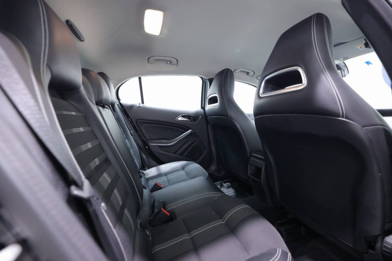 MERCEDES-BENZ GLA 200 46