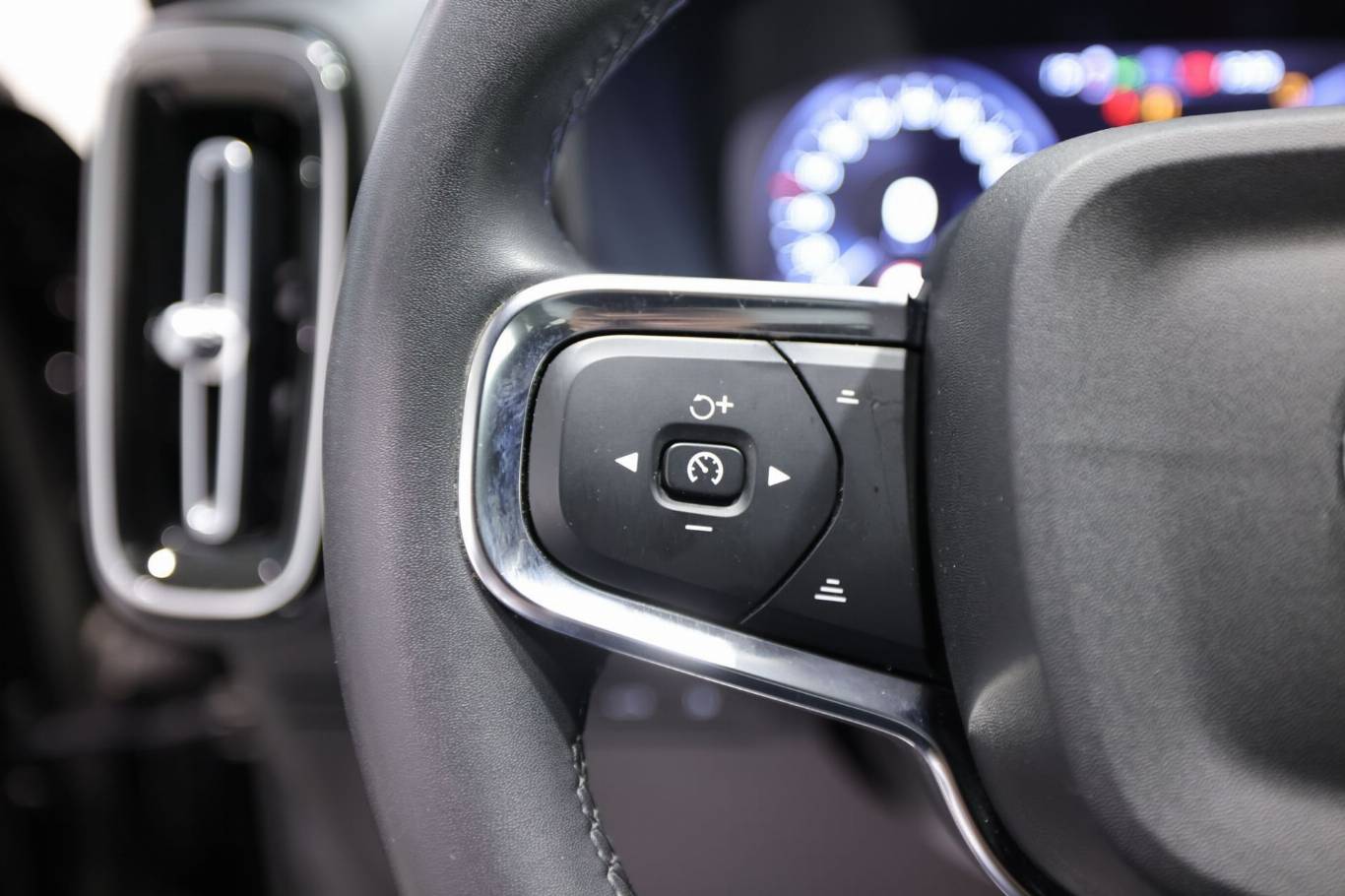 VOLVO XC40 21