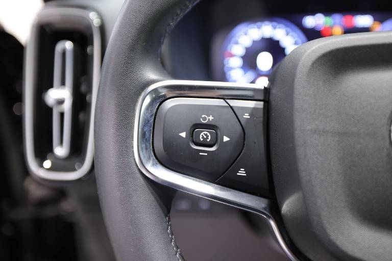 VOLVO XC40 21