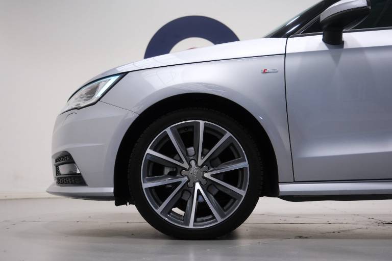AUDI A1 19