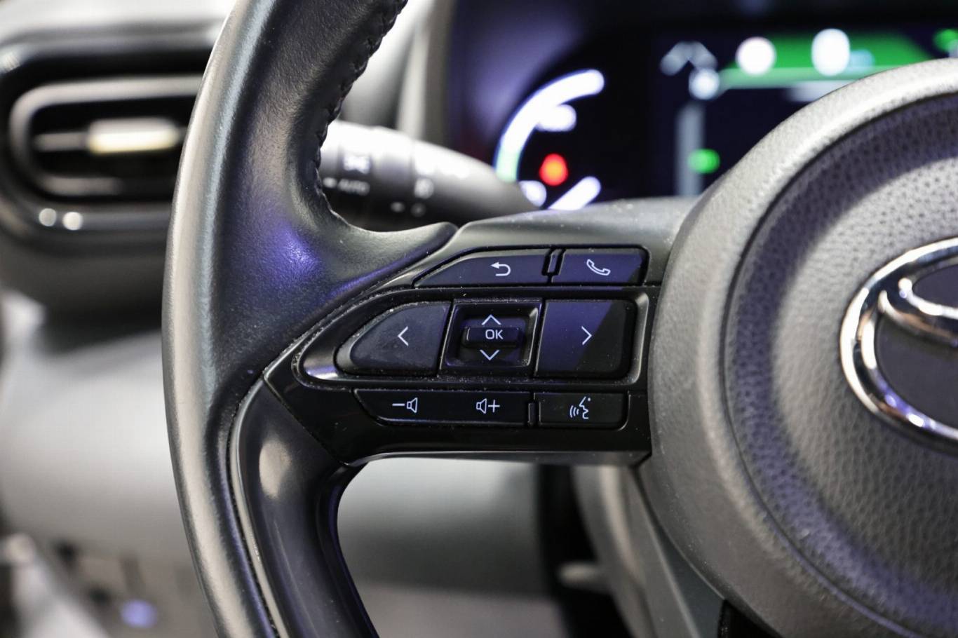 TOYOTA Yaris Cross 12