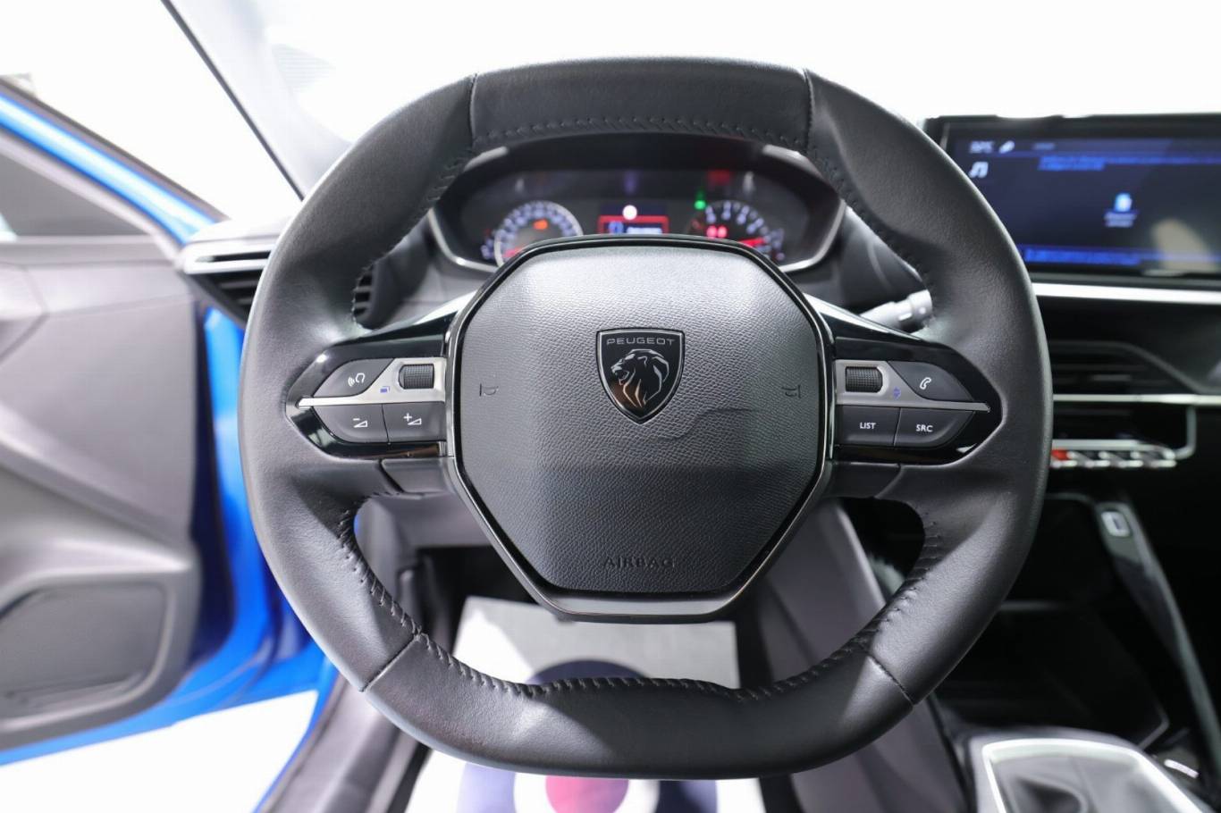 PEUGEOT 208 7