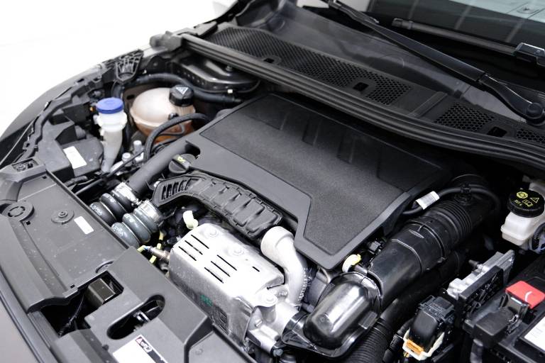 PEUGEOT 208 76