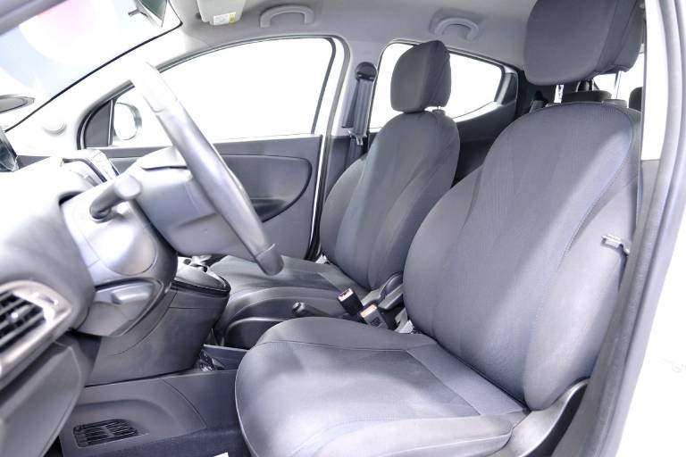LANCIA Ypsilon 6
