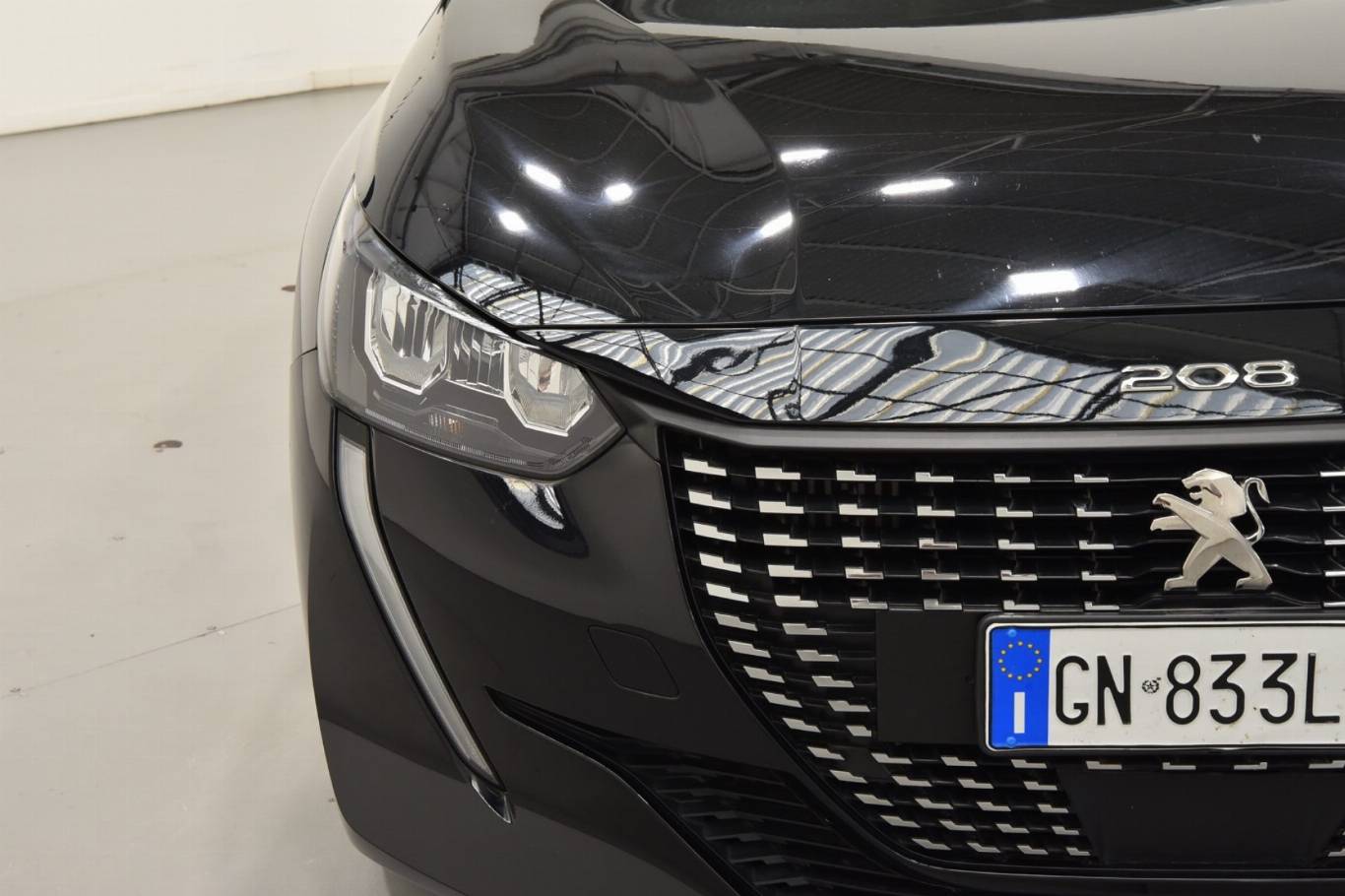 PEUGEOT 208 9