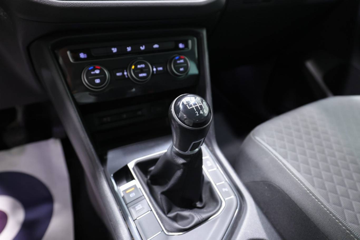 VOLKSWAGEN Tiguan 30