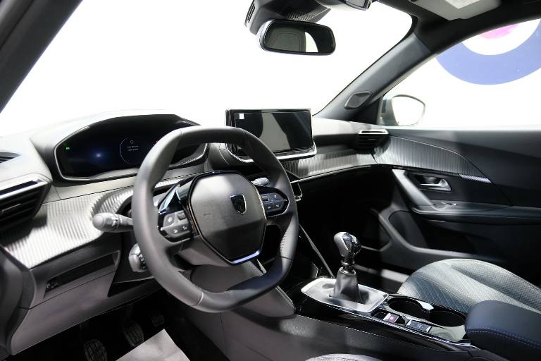 PEUGEOT 2008 5